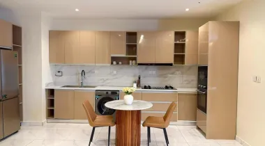 Luxe 2 bedroom apartment with a suspended swimming pool