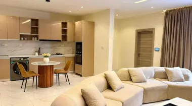 Luxe 2 bedroom apartment with a suspended swimming pool
