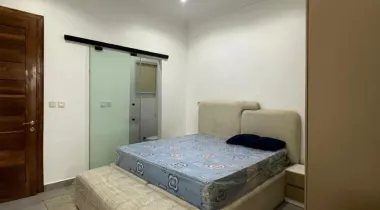 Spacious 2 Bedroom apartment  with Elevators and a swimming pool. It doesn’t come with the furniture’s