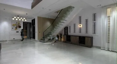 Spacious 5 Bedroom fully detached duplex with Bq Location: Vgc, Extension