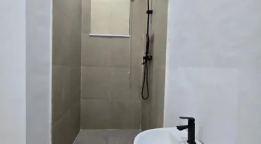 FOR SALE : A STYLIST 2 &amp; 3 BEDROOM APARTMENT WITH COMMUNAL POOL &amp; ELEVATOR.