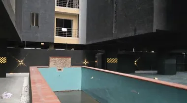 FOR SALE : A STYLIST 2 &amp; 3 BEDROOM APARTMENT WITH COMMUNAL POOL &amp; ELEVATOR.