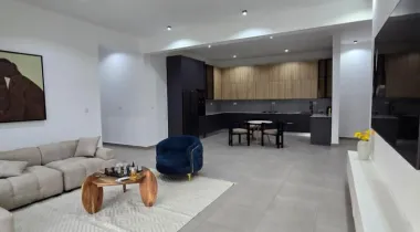 FOR SALE : A STYLIST 2 &amp; 3 BEDROOM APARTMENT WITH COMMUNAL POOL &amp; ELEVATOR.