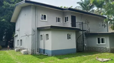 very well maintained four (4) bedroom detached house with two (2) rooms boy's quarters, suitable for office use.  The property has beautiful green area between the main building and the boy's quarters.