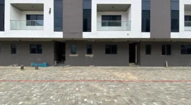 FOR SALE: A LUXURIOUS 4 BEDROOM TERRACE• (COMING UNFURNISHED) •  📍LEKKI PHASE 1, LAGOS STATE.