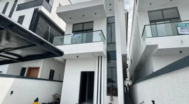 Luxurious 5 bedroom fully detached duplex with bq and swimming pool