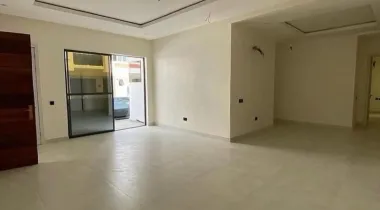 Fully serviced 3-Bedroom Apartment with BQ, swimming pool, gym, exclusive balcony