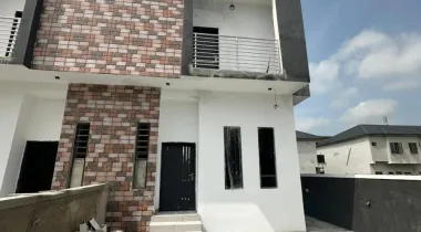 Specious 4 bedroom semi detached duplex with BQ