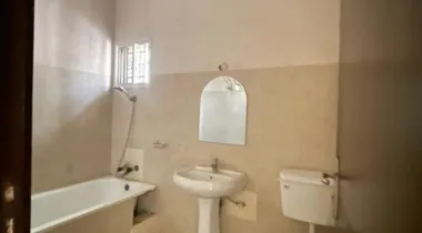4bedroom terrace house well spacious standard with swimming pool in a secured environment in Lekki phase 1*     Family: Rent - N20pa 