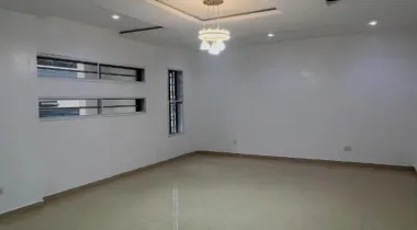 Fully Serviced 5 BEDROOM DETACHED DUPLEX + Bq AVAILABLE FOR RENT.