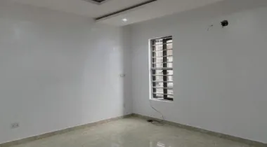 Fully Serviced 5 BEDROOM DETACHED DUPLEX + Bq AVAILABLE FOR RENT.