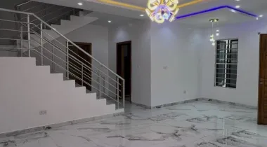 Fully Serviced 5 BEDROOM DETACHED DUPLEX + Bq AVAILABLE FOR RENT.