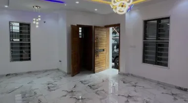 Fully Serviced 5 BEDROOM DETACHED DUPLEX + Bq AVAILABLE FOR RENT.