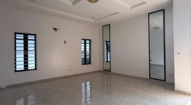 5 BEDROOM FULLY DETACHED HOME AVAILABLE FOR RENT!