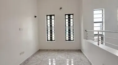 5 BEDROOM FULLY DETACHED HOME AVAILABLE FOR RENT!