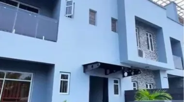 FULLY FURNISHED &amp; SERVICED LUXURY 2 BEDROOM APARTMENT FOR IMMEDIATE RENT
