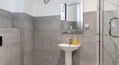 BED OF ROSES* - My Fresh *2 Bedroom Flat in VI*