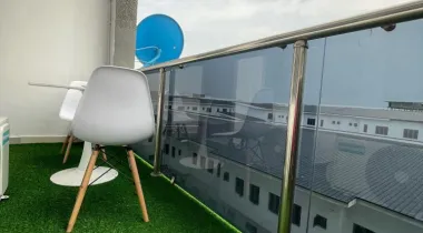 Cozy 1 Bedroom Flat + PS4, Swimming Pool &amp; Massive Balcony