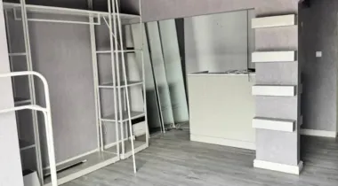 OFFICE /SHOP SPACE || 6/8 MILLION || LEKKI PHASE 1, LAGOS
