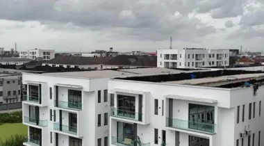 Fully serviced 2 bedroom apartment with a pool, central gas system and a gym in a gated and secured estate