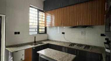 4 BEDROOM TERRACE DUPLEX