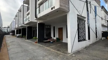 4 BEDROOM TERRACE DUPLEX