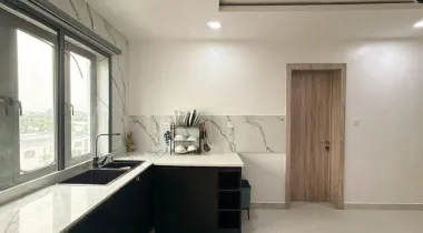 A brand new Luxury 3bedroom Penthouse with Roof Swimming Pool,  Gym, Elevator, Balcony &amp; Snooker board*