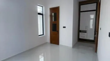 LUXURY 5BEDROOM FULLY DETACHED DUPLEX FOR SALE.