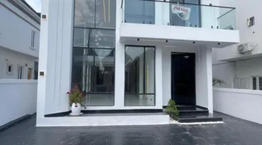 LUXURY 5BEDROOM FULLY DETACHED DUPLEX FOR SALE.