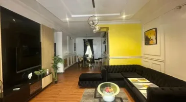 3bedroom apartment flat.  Location , osapa london.