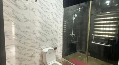 3bedroom apartment flat.  Location , osapa london.