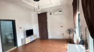 3bedroom apartment flat.  Location , osapa london.
