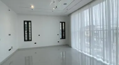 LUXURY 5BEDROOM FULLY DETACHED DUPLEX FOR SALE.