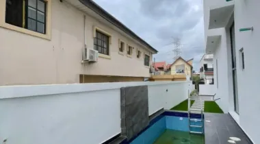 LUXURY 5BEDROOM FULLY DETACHED DUPLEX FOR SALE.