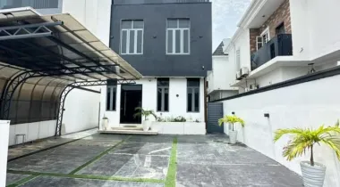5 BEDROOM FULLY DETACHED DUPLEX WITH SWIMMING POOL