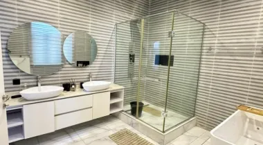 5 BEDROOM FULLY DETACHED DUPLEX WITH SWIMMING POOL