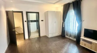 2bedroom apartment flat.  Location , osapa london.