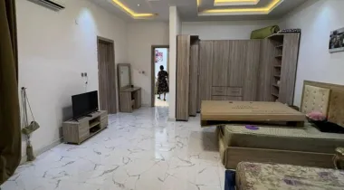 5 Bedroom Triplex with BQ and mini office available for rent in  Chevron (comes with inverter)