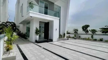 LUXURY 5 BEDROOM DETACHED DUPLEX WITH BQ, POOL, CINEMA &amp; GYM FOR SALE