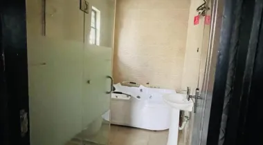 5 bedroom fully detached open compound available for rent