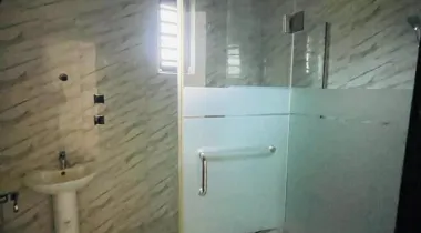5 bedroom fully detached open compound available for rent