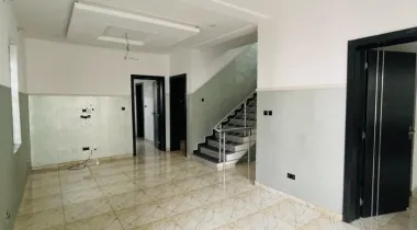 5 bedroom fully detached open compound available for rent