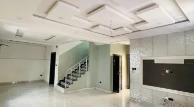 5 bedroom fully detached open compound available for rent