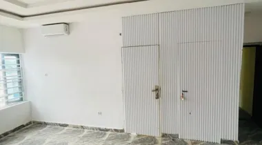 Fully Service 2 Bedroom Apartment With 24/7 Electricity &amp; (3) AC's (UPSTAIRS)