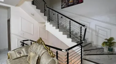 5 Bedroom Triplex with BQ and mini office available for rent in Chevron (comes with inverter)