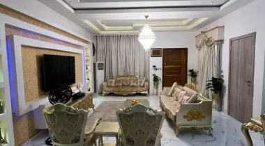 5 Bedroom Triplex with BQ and mini office available for rent in Chevron (comes with inverter)