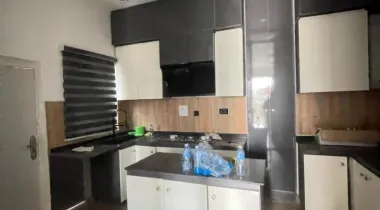4-bedroom semi-detached house with BQ is available with furniture included. The property also comes with 10 solar panels installed on the roof.