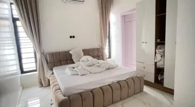 4-bedroom semi-detached house with BQ is available with furniture included. The property also comes with 10 solar panels installed on the roof.
