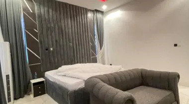 4-bedroom semi-detached house with BQ is available with furniture included. The property also comes with 10 solar panels installed on the roof.