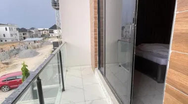 4-bedroom semi-detached house with BQ is available with furniture included. The property also comes with 10 solar panels installed on the roof.